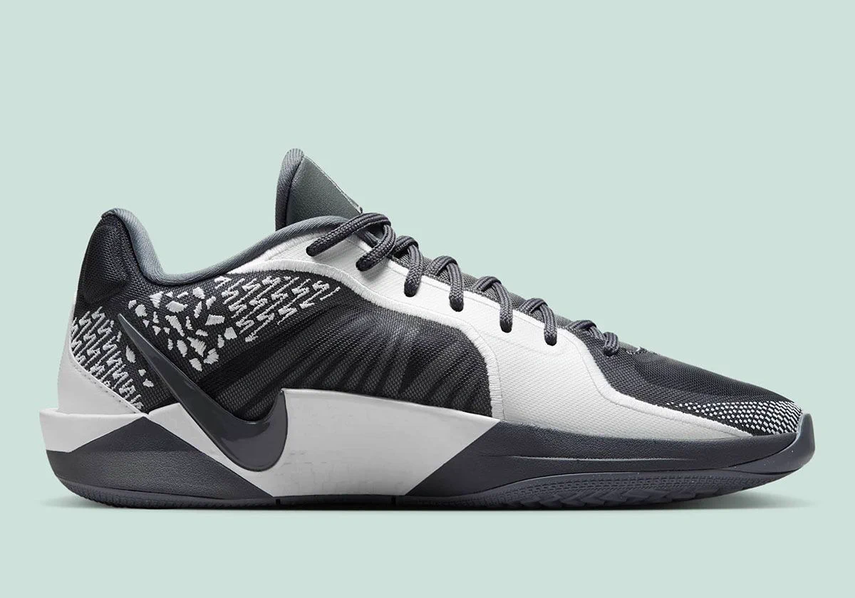 X-এ Sneaker News: 