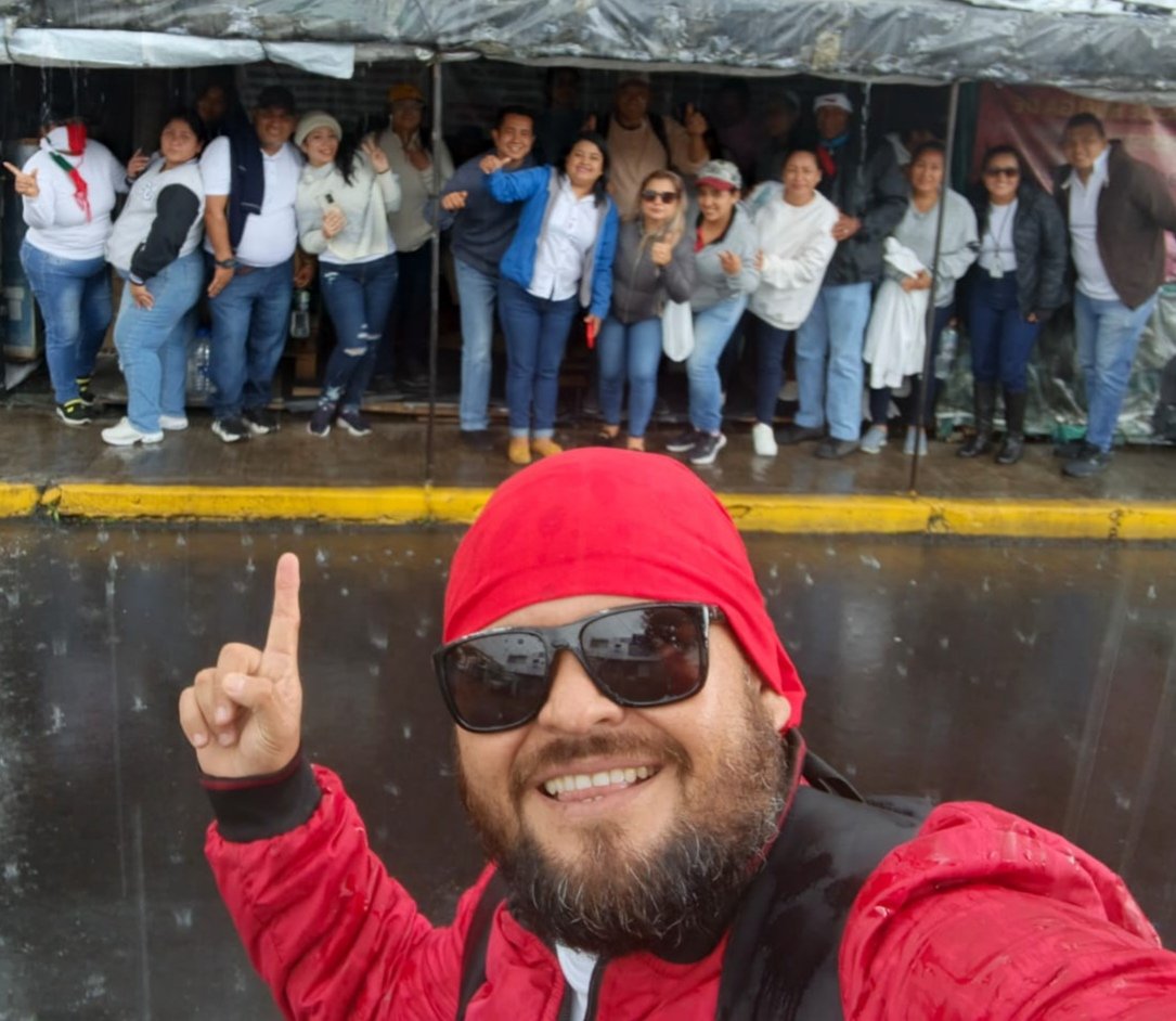 gabysuarez_ec's tweet photo. Ayer realizamose un plantón pacífico los Aux. De Enfermería del Hospital general IESS #manta y #santodomingo, se logró que la Mgs. Erika Charfuelan, firme una acta de compromiso se cumpla el cambio de régimen laboral en el mes de abril. Con sentenci https://t.co/yV6crZ0Y63