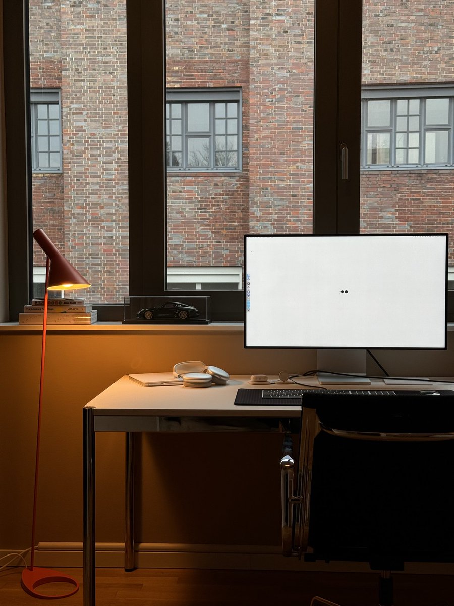 zetups_com's tweet photo. 📷: @niclasernst 

#desksetup https://t.co/DDSEnJwb2l