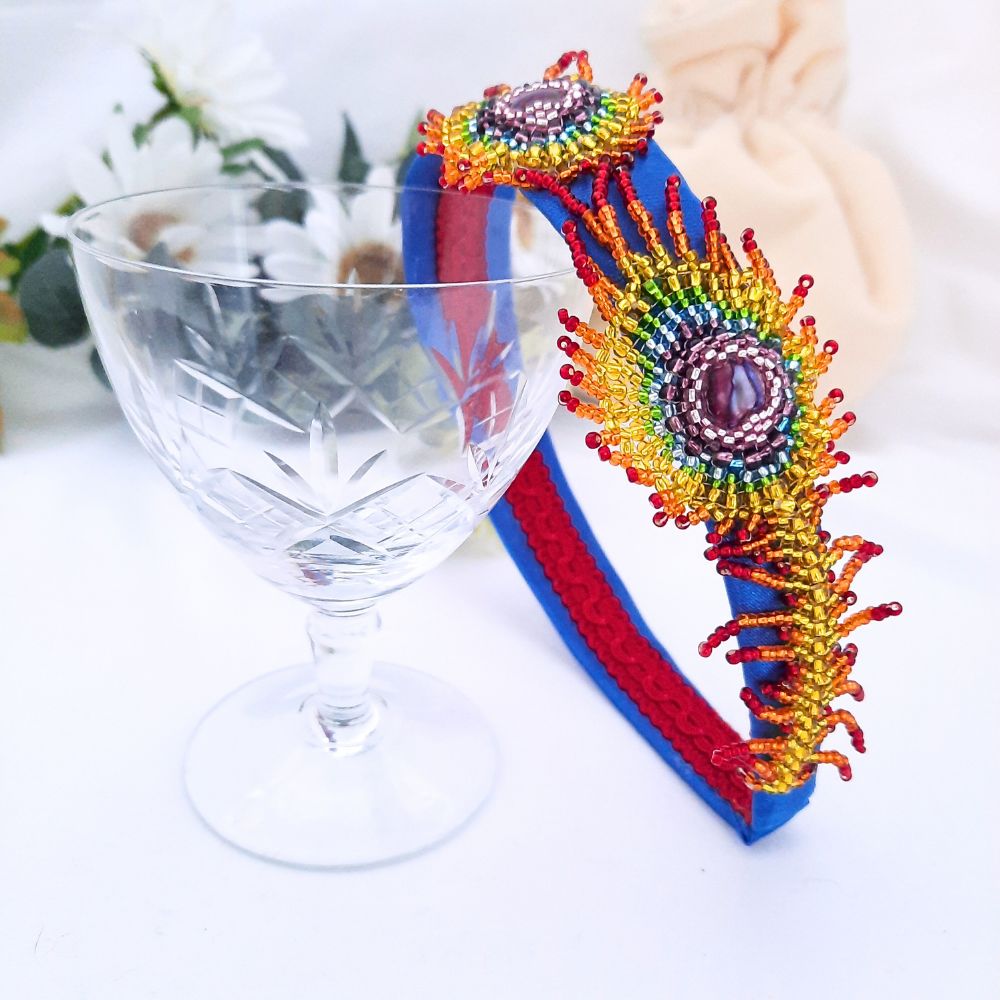 I just love this headband. The rainbow coloured peacock feathers and the bright blue wide headband look amazing. So eye catching! thebritishcrafthouse.co.uk/product/beaded… #mhhsbd #earlybiz #shopindie #ukgifthour