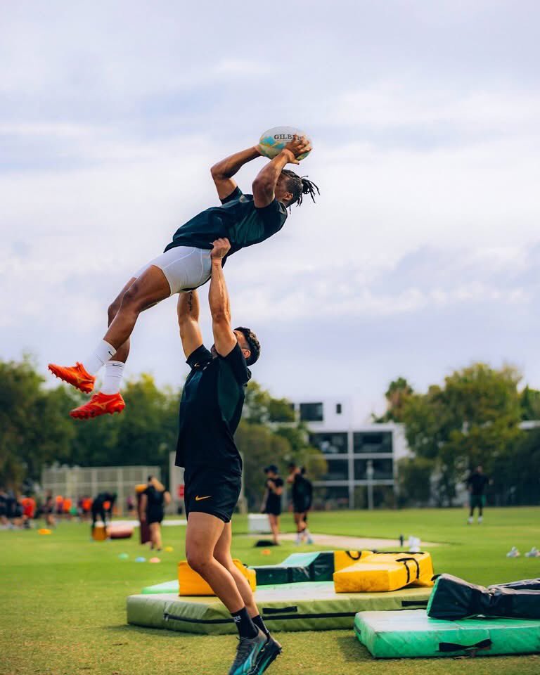 SportUpdatesSA's tweet image. 🇿🇦  🏉 ⚡ BLITZBOKS ⚡ 🏉  🇿🇦

The #Blitzboks gearing up for Hong Kong 😤

#PoweredByUnity
#GlobalSportsNews 

©️ Blitzboks