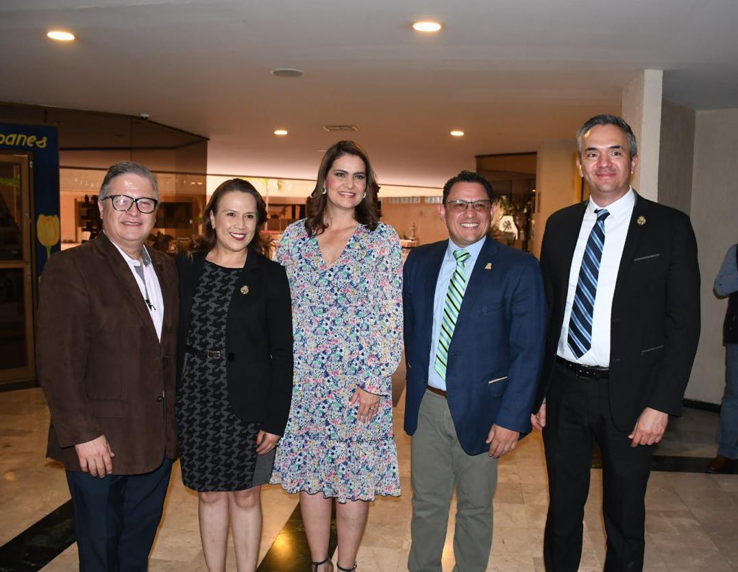 Felicito al Dr. José Augusto Martínez Camarena por su toma de protesta como Presidente del Consejo Coordinador Empresarial de Irapuato.

¡Enhorabuena!