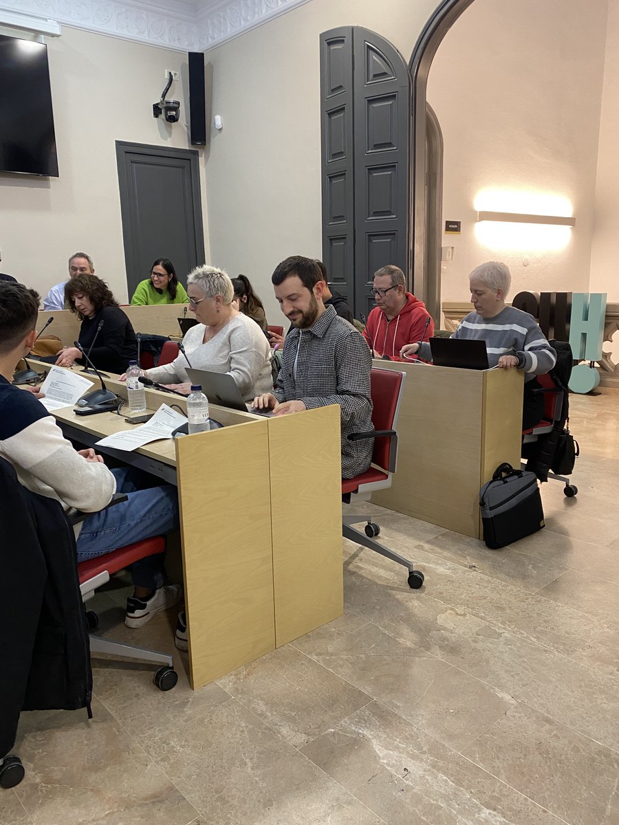 Junts x Sant Vicenç (@juntsxsvh) on Twitter photo Iniciem el #PleSVH de març. Podeu seguir-lo en directe per <a href="/radiosvh902/">Ràdio Sant Vicenç</a> i per @santvitv Iniciem el #PleSVH de març. Podeu seguir-lo en directe per <a href="/radiosvh902/">Ràdio Sant Vicenç</a> i per @santvitv