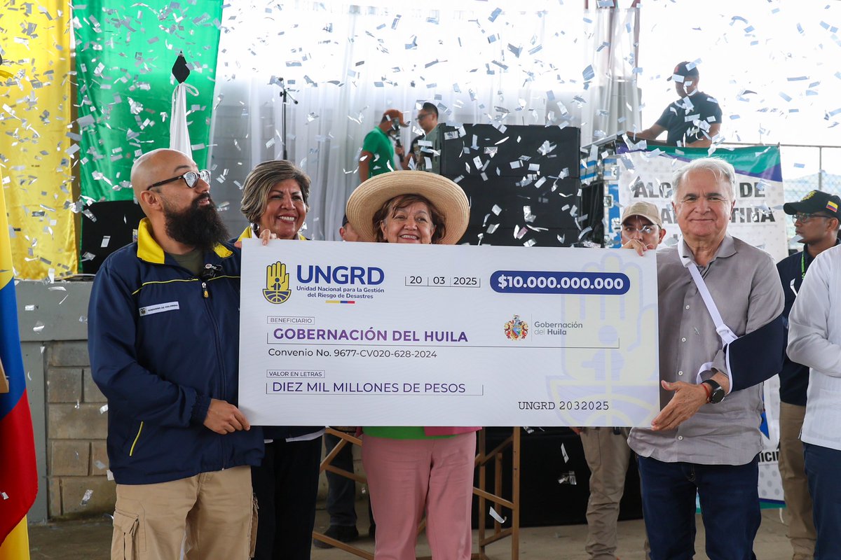 rovillalba's tweet photo. #EsNoticia | 🚜 Con una inversión de $23.000 millones, reforzamos el banco de maquinaria amarilla en el #Huila. 
💲 UNGRD: $10.000 millones  
💲 Gobernación del Huila: $13.000 millones  
Agradezco a la @UNGRD y a su director por el apoyo invaluable. https://t.co/hGrHPBQdEe