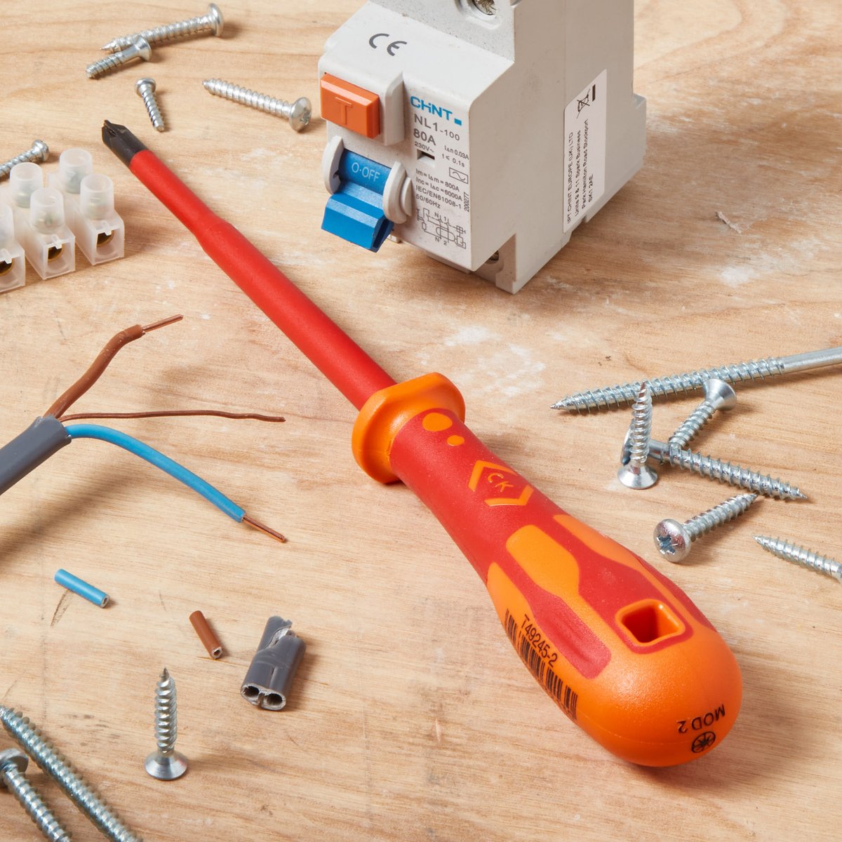 ⚡ Dextro VDE SuperSlim Modulo Screwdrivers – ultra-slim access, VDE tested, and 100% German-made. 🔧
🔎T49245

ck-tools.com/products/ck-to…