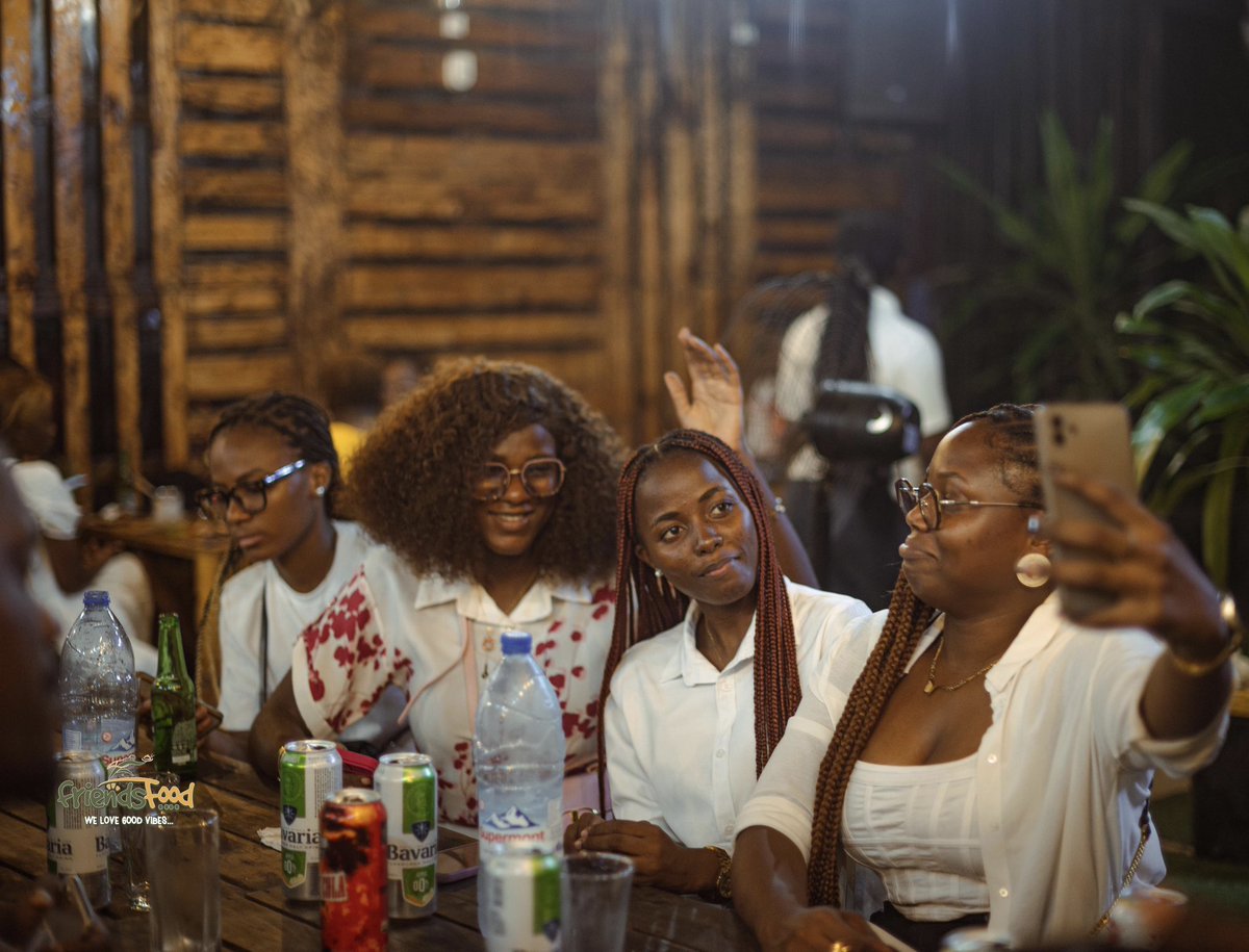 Un bon cadre et des vibes comme on aime.
Friend’s Food, ça se vit ! 🍽️✨ #FriendsFood #WeLoveGoodVibes”