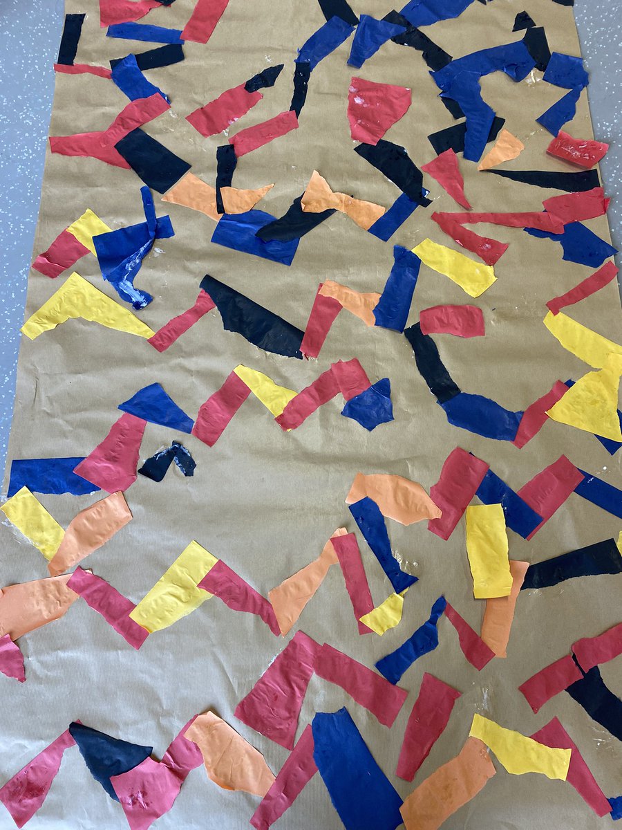 ageem_10's tweet photo. Grande Lessive #papier #papiers #lachapellesaintluc #ecole #maternelle #elementaire #arts #collages #dechirage #ateliers collectifs https://t.co/1ioiL6QddA