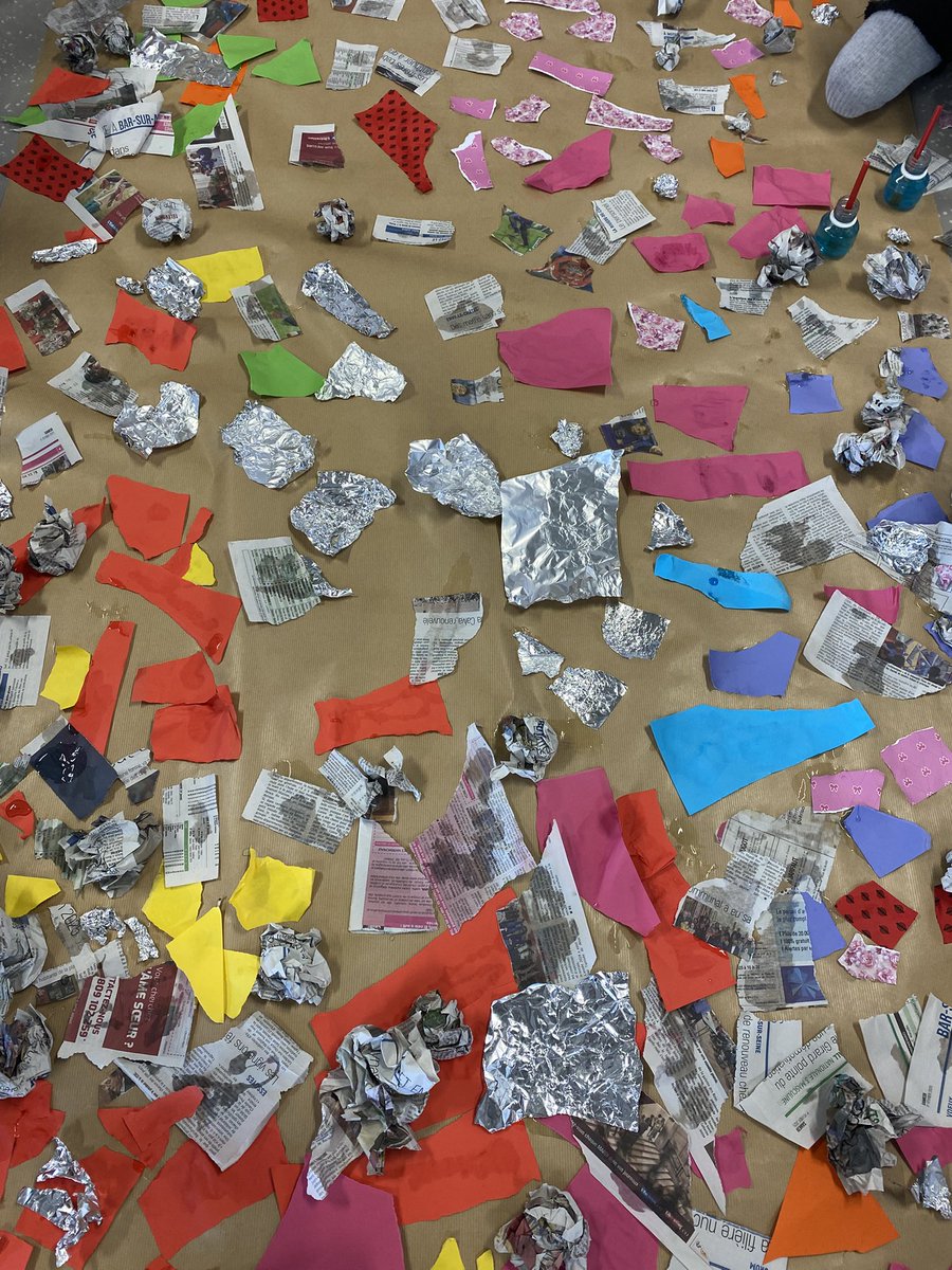 Grande Lessive #papier #papiers #lachapellesaintluc #ecole #maternelle #elementaire #arts #collages #dechirage #ateliers collectifs