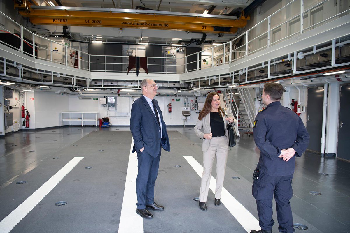 Today I spent a constructive and enriching day in 🇳🇴Hammerfest, together with the Norwegian minister for Fisheries and Ocean, Minister Naess, discussing specific actions to strengthen our relationship in fisheries management and ocean governance. 🧵