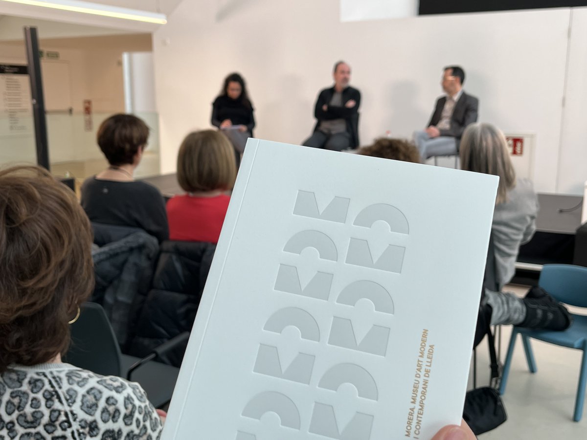 El <a href="/MuseuMorera/">MORERA</a> presenta la nova guia del museu

Una  publicació de mà que recull les obres més importants que s’integren dins  les col·leccions del Museu d’Art Modern i Contemporani de Lleida des de  finals del segle XIX fins a l’actualitat