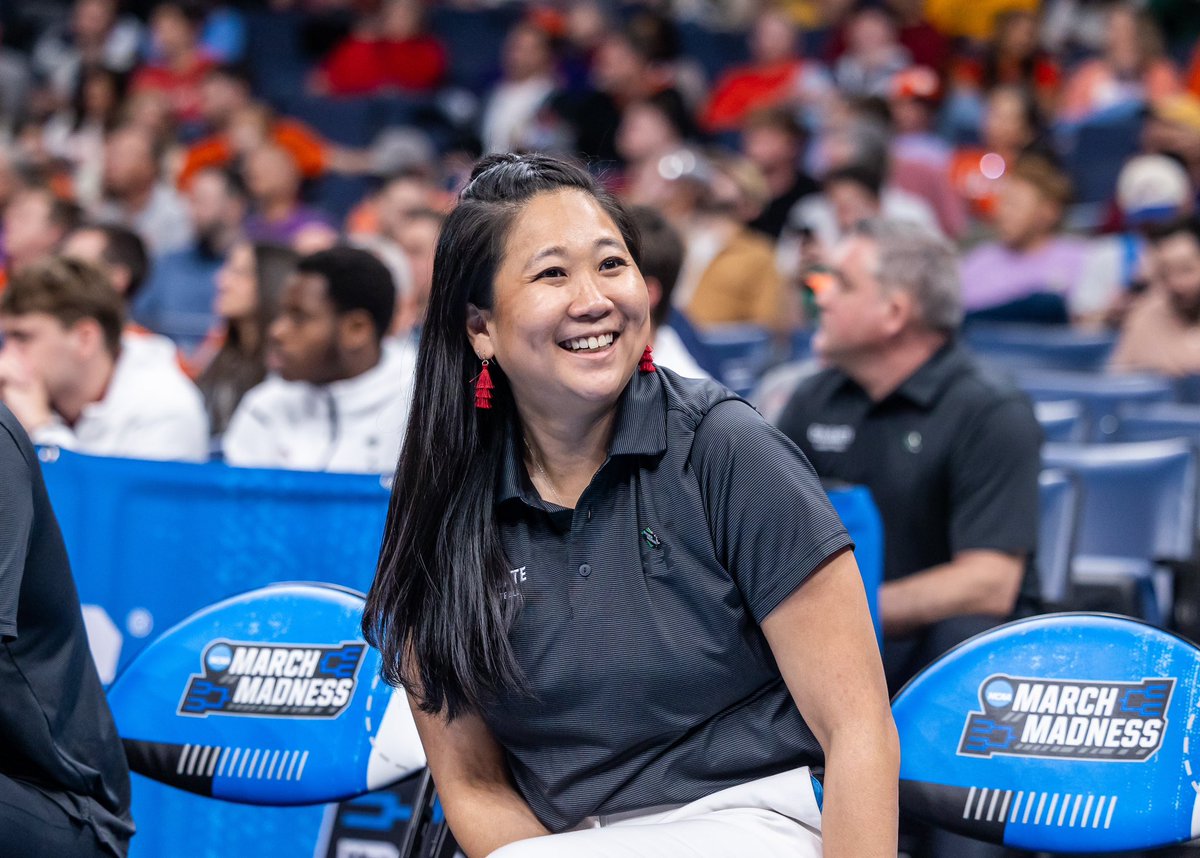 ColgateMBB's tweet image. Celebrating the best, @leslie_bin.
National Athletic Training Month is an opportunity to show our appreciation for all that you do for our program!
#GoGate