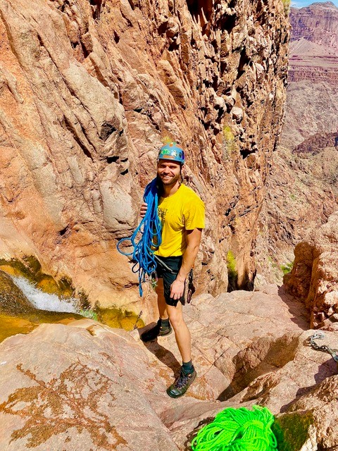 uazmedphx's tweet photo. #MatchDayProfile: Weston Myers's interest in medicine began when he worked as a river and hiking guide in the Grand Canyon. #uazmedphx #ClassOf2025
Read here for more on his journey: https://t.co/FGbi8bOAyf https://t.co/qlbGY80ong