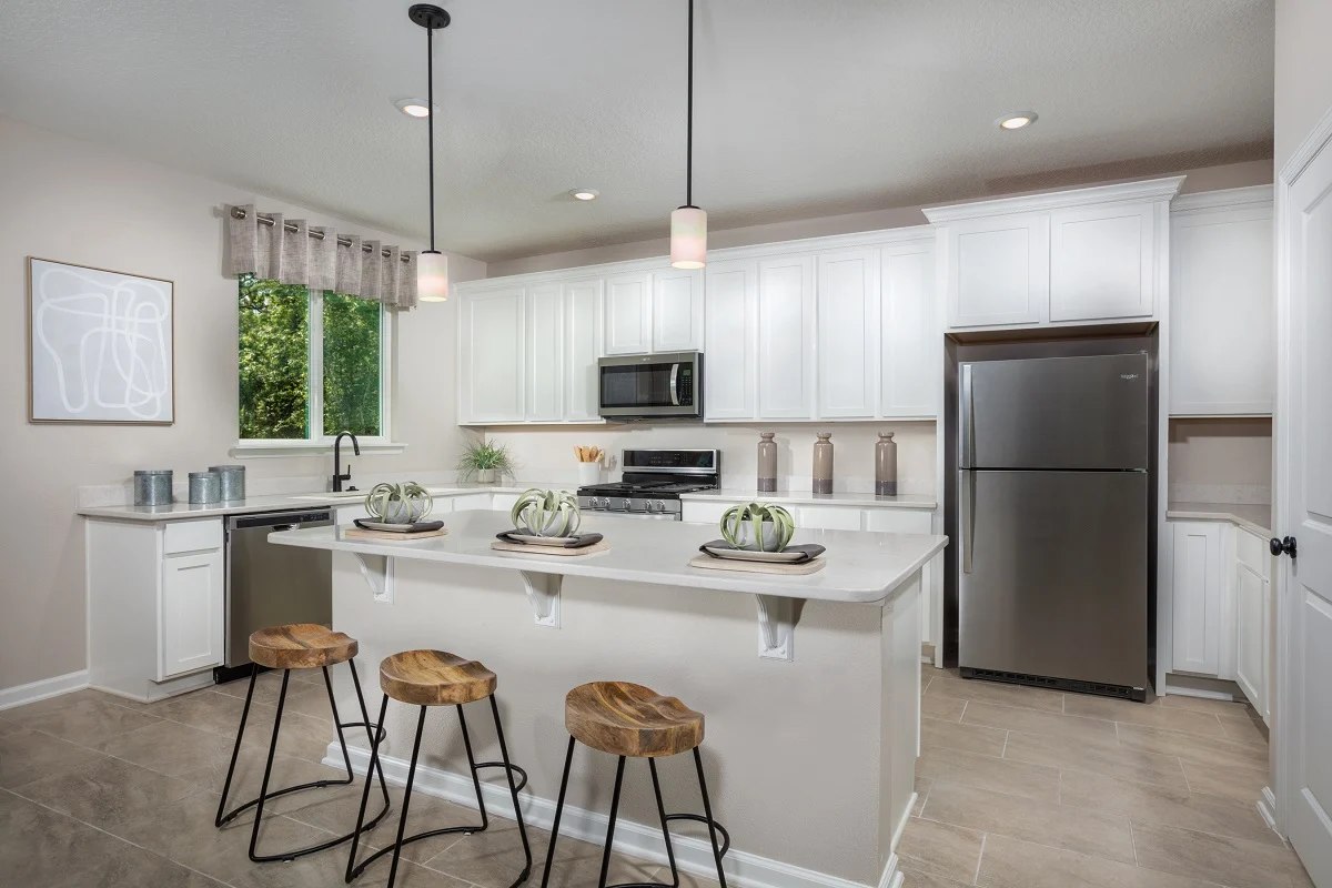 kbhome's tweet image. We believe that home should inspire happiness and growth. That's why our #ENERGYSTAR® certified homes offer greater comfort, well-being and savings, surpassing the standards met by fewer than 12% of homes nationwide. #KBHomeSustainability 

Learn more! → kb-home.com/6014qZd0E