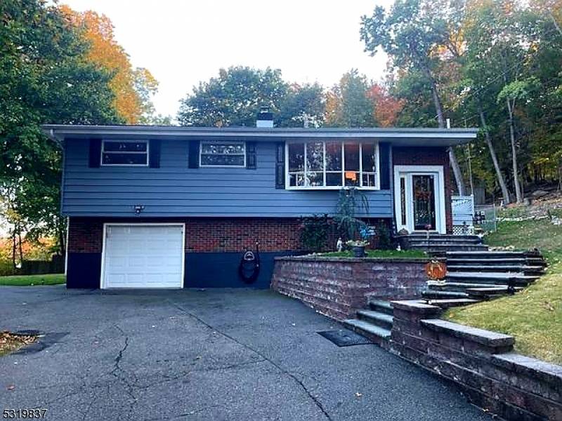 morrisagentgb's tweet photo. 🏠 Just Sold! This beautiful home in Stanhope Boro is off the market! Kudos to Celeste Araujo for being an excellent agent to work with, my buyers are over the moon! 🎊

#JustSold #RealEstate #HomeSweetHome #StanhopeBoro #NJHomes #SuccessStory https://t.co/PlzczjIBMM