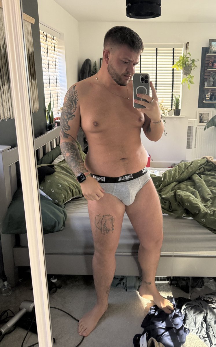 Retweet for a treat in your DM’s 😬