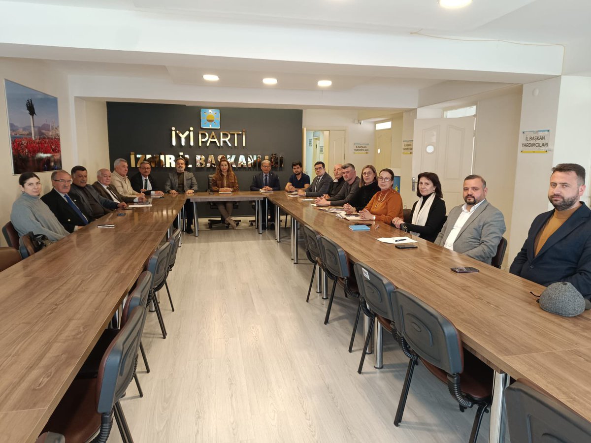 iyiparti35_'s tweet photo. İl Başkanımız Sn. Ülkü Doğan başkanlığında , genel gündem ve il başkanları toplantısı sonrası değerlendirmeler üzerine, İl divan kurulu toplantımızı gerçekleştirdik. Katılım sağlayan tüm divan kurulu üyelerimize teşekkür ederiz. https://t.co/t9JjA33s9o