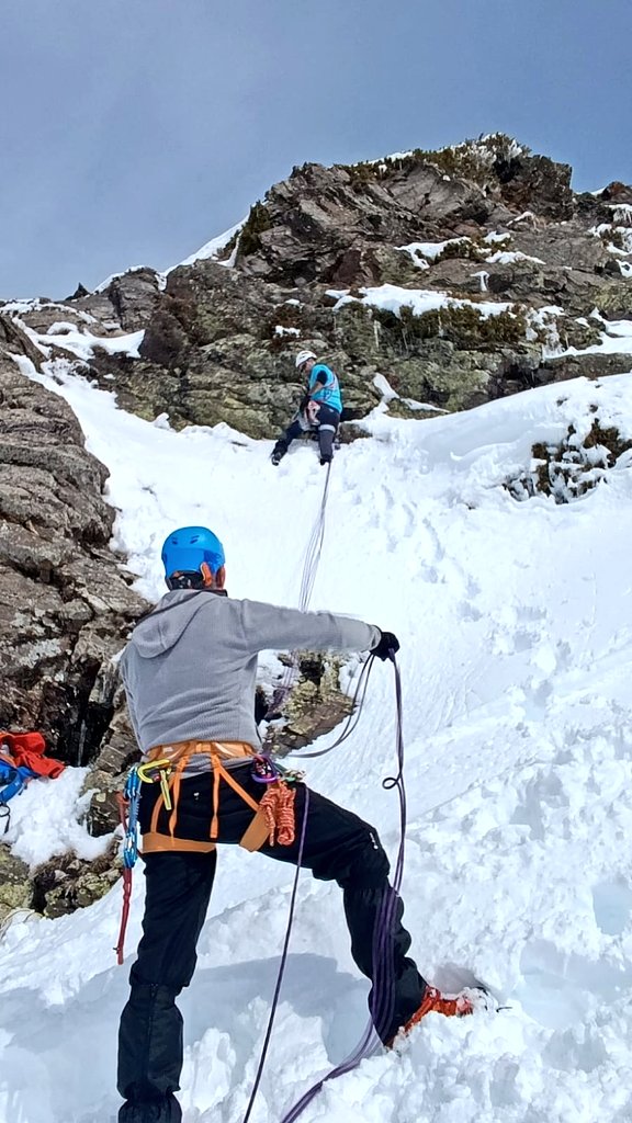 AEC_Reus's tweet image. Algunes fotos del Monogràfic d'Alpinisme N2 d'aquest cap de setmana passat a la Vall de Boí.
#AECReus #ECAM #FEEC #GEAM #Alpinisme