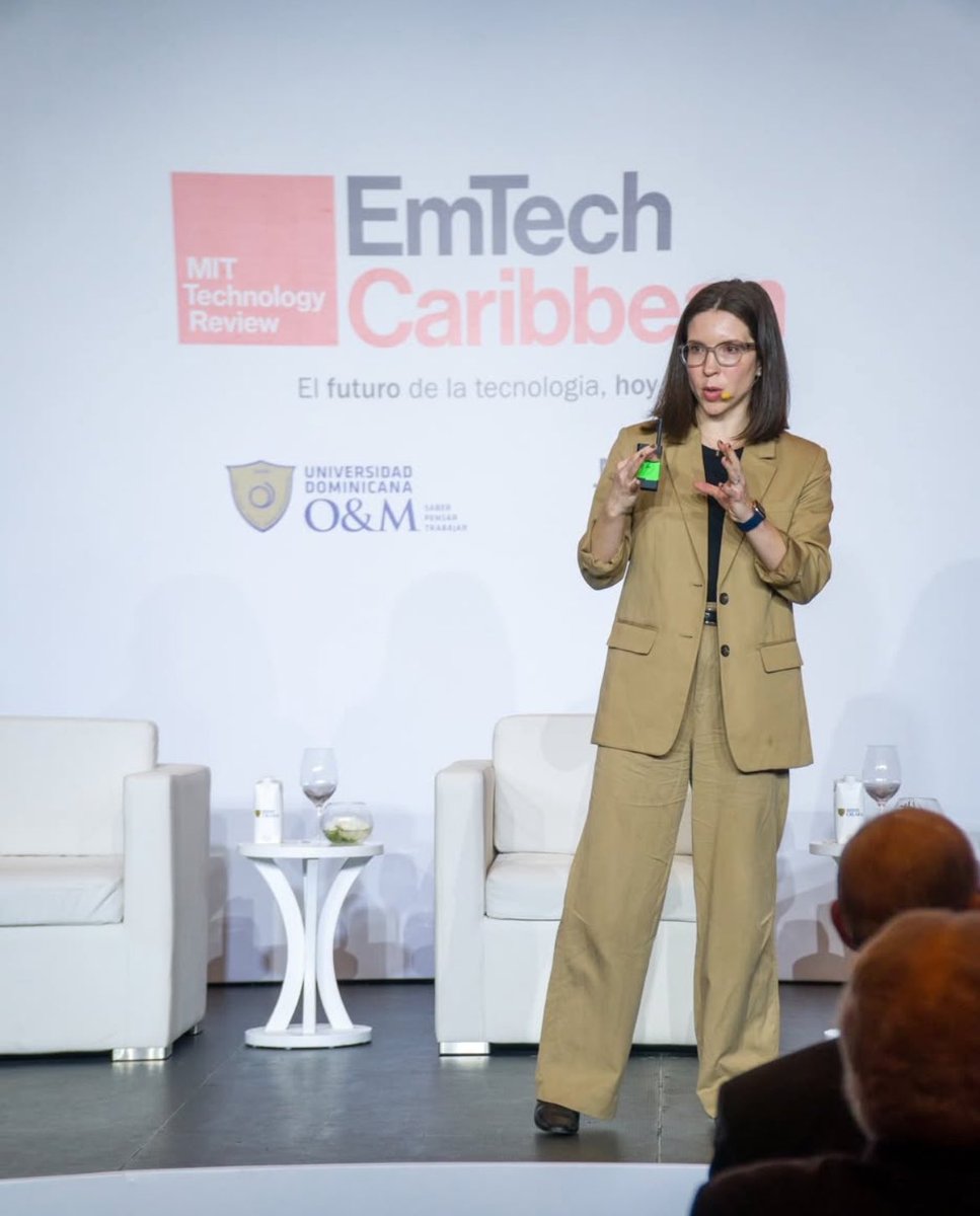 aebchang's tweet image. Such an honor to speak @ #EmTechCaribbean @techreview about the development/deployment of #AI/#ML models in healthcare.
My tl;dr—We are now more limited by scarcity of quality data than by computational power. We must invest in building large, accurate, representative datasets.