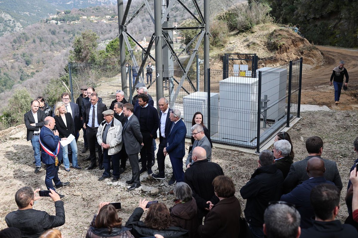 FerracciMarc's tweet photo. Avec la fibre et le New Deal Mobile, la Corse se positionne à la pointe de l’innovation numérique !

Heureux et fier d’avoir inauguré un nouveau pylône mobile 4G à Marignana et un nœud de raccordement optique à Evisa : de nouvelles avancées au service de l’accès au numérique dans l’île, grâce à la mobilisation des élus, de l’État et des opérateurs.

Nous nous étions engagés, promesse tenue : la Corse bénéficie aujourd’hui de la généralisation de la fibre optique et d’une couverture mobile de qualité. 

Atouts essentiels pour les habitants et pour les entreprises.

@Gilles_Simeoni, Jean-Jacques GIANNI, Laurent HALIMI, @MathieuCeccaldi, François Colonna, Juliette Lallemand-Victor, @nicolasguerin68, @lionelrecorbet, @MLhermelin @FFTelecoms