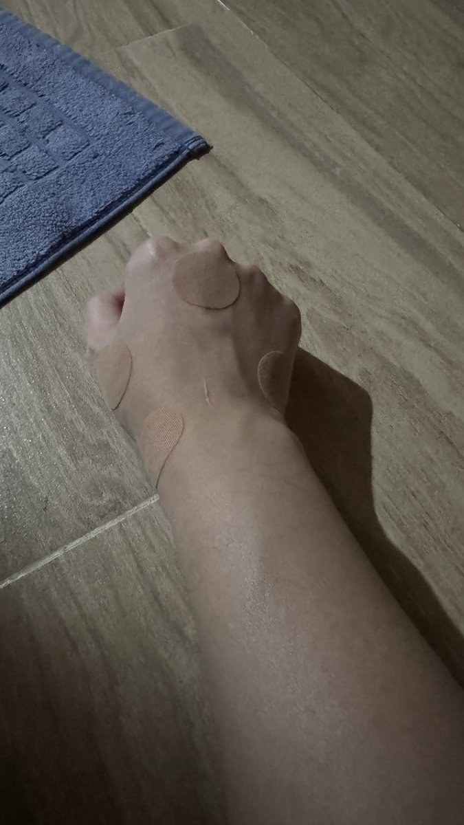 jompo crocheter hands’ be lyke:
(i wish this was joking but it’s not —)