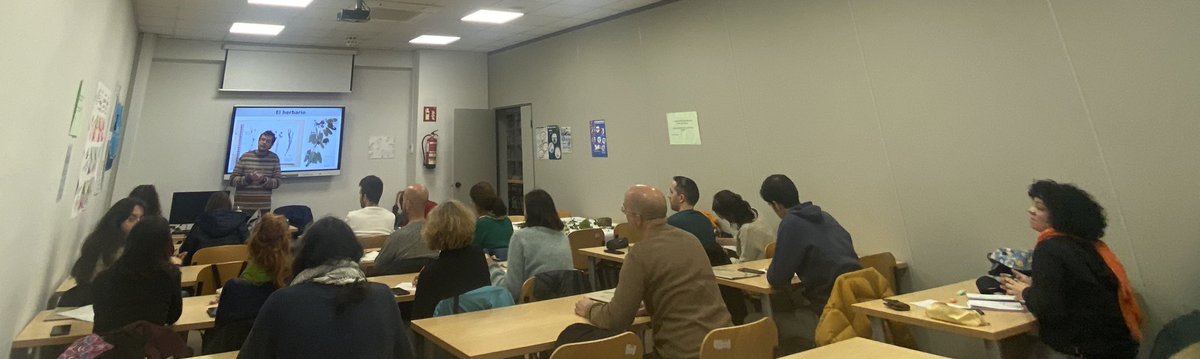 emmacepsevilla's tweet image. “Ceguera vegetal: como hacer la Botanica entretenida” en nuestras aulas en el @CEPdeSevilla con @BioJairo en el curso Reconectamos con el medio natural en entornos urbanos @FormacProfAnd