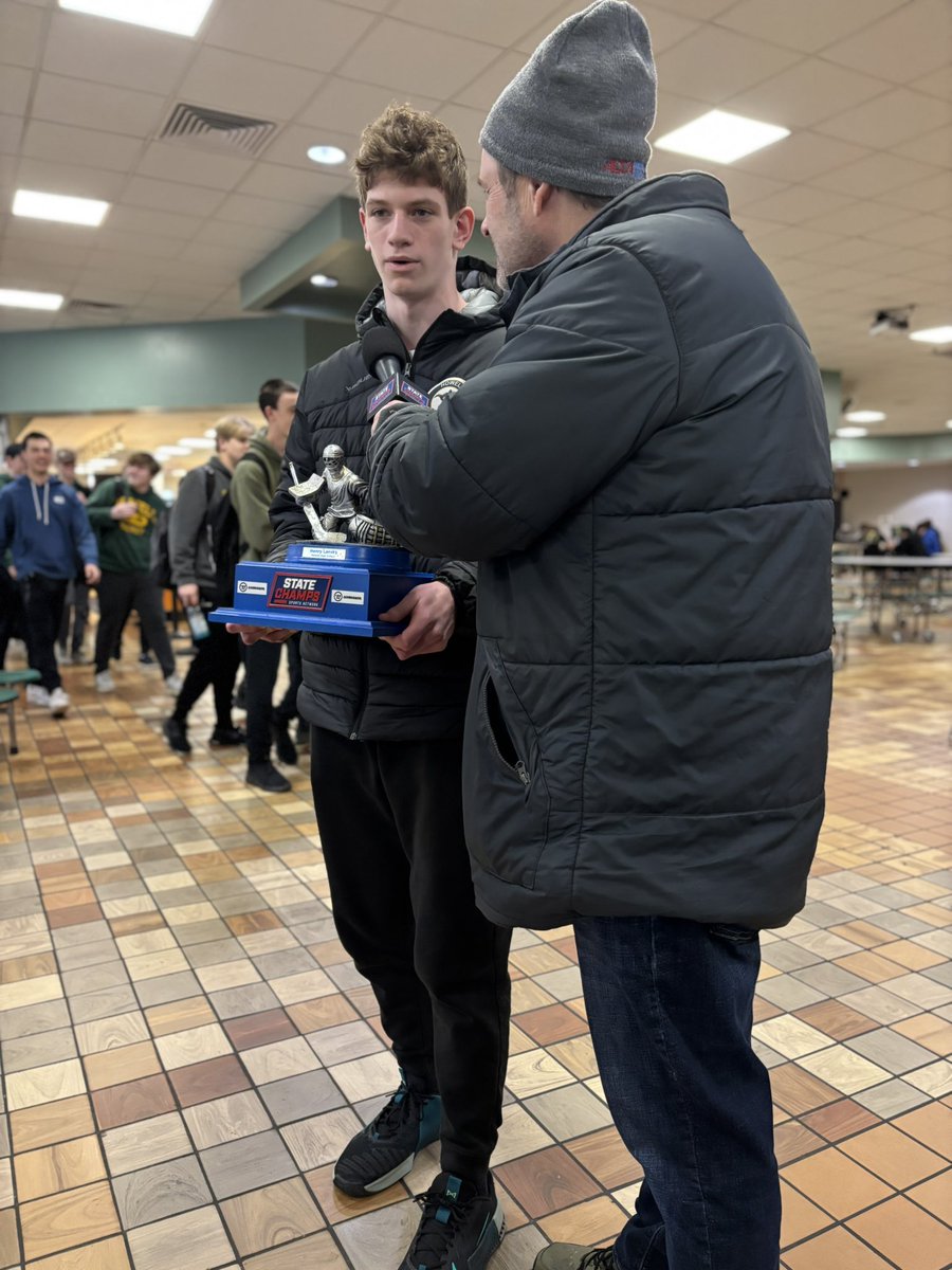Howell Senior Goalie Henry Lansky is the <a href="/WarriorHockey/">Warrior Hockey</a> Wall Award Winner! #OneHowell
<a href="/HowellVHockey/">Varsity Howell Highlanders</a>  <a href="/statechampsmich/">STATE CHAMPS! Michigan</a> <a href="/HowellMISchools/">Howell Schools</a>