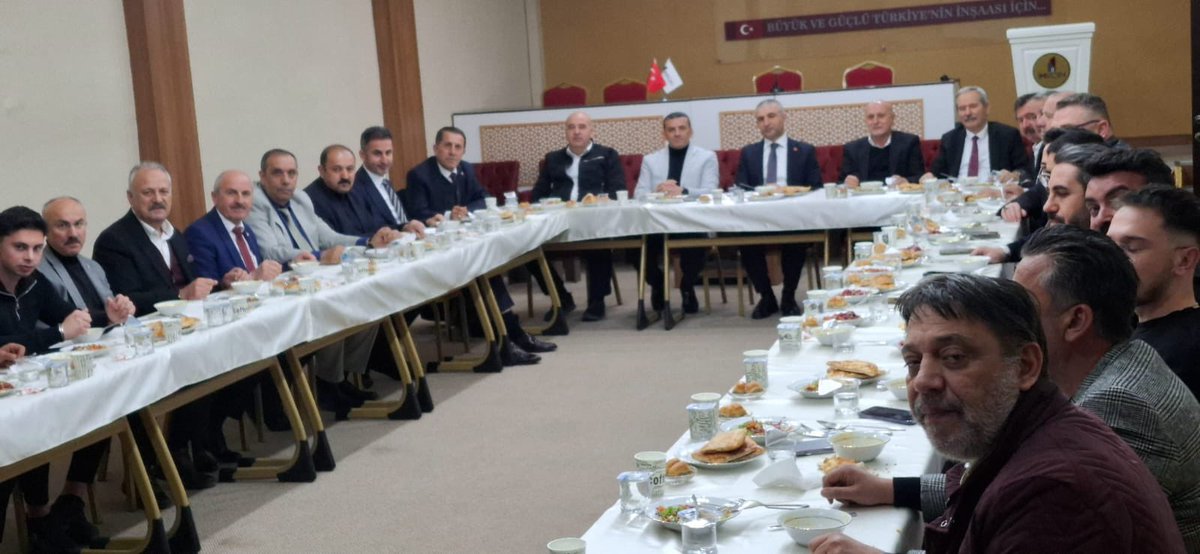TelliogluTahir's tweet photo. Konfederasyonumuzun Ankara’daki Dernek Başkanları ve yönetim kurulu üyeleriyle iftarda bir araya geldik. 

İftar sonrası, üyelerimizin yaşadığı güncel ve genel problemleri istişare ettik. https://t.co/9XvQx3TZBu