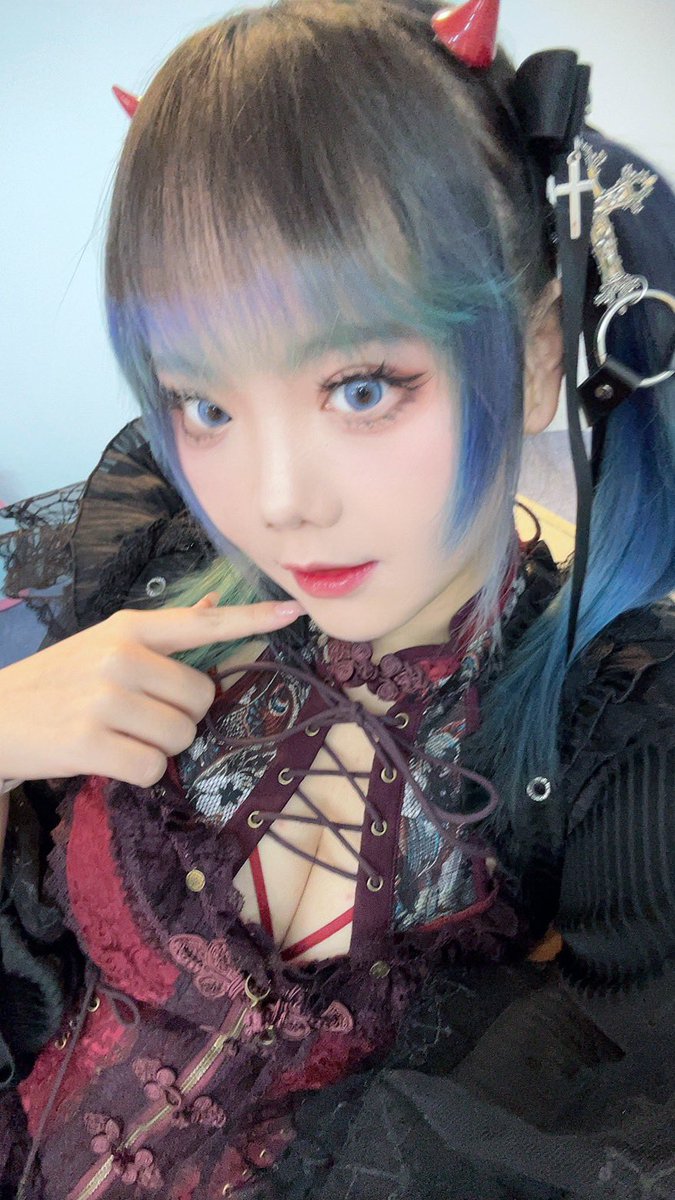 luokekess's tweet photo. 小恶魔��扮🥰 https://t.co/bZcdBhF9Iz