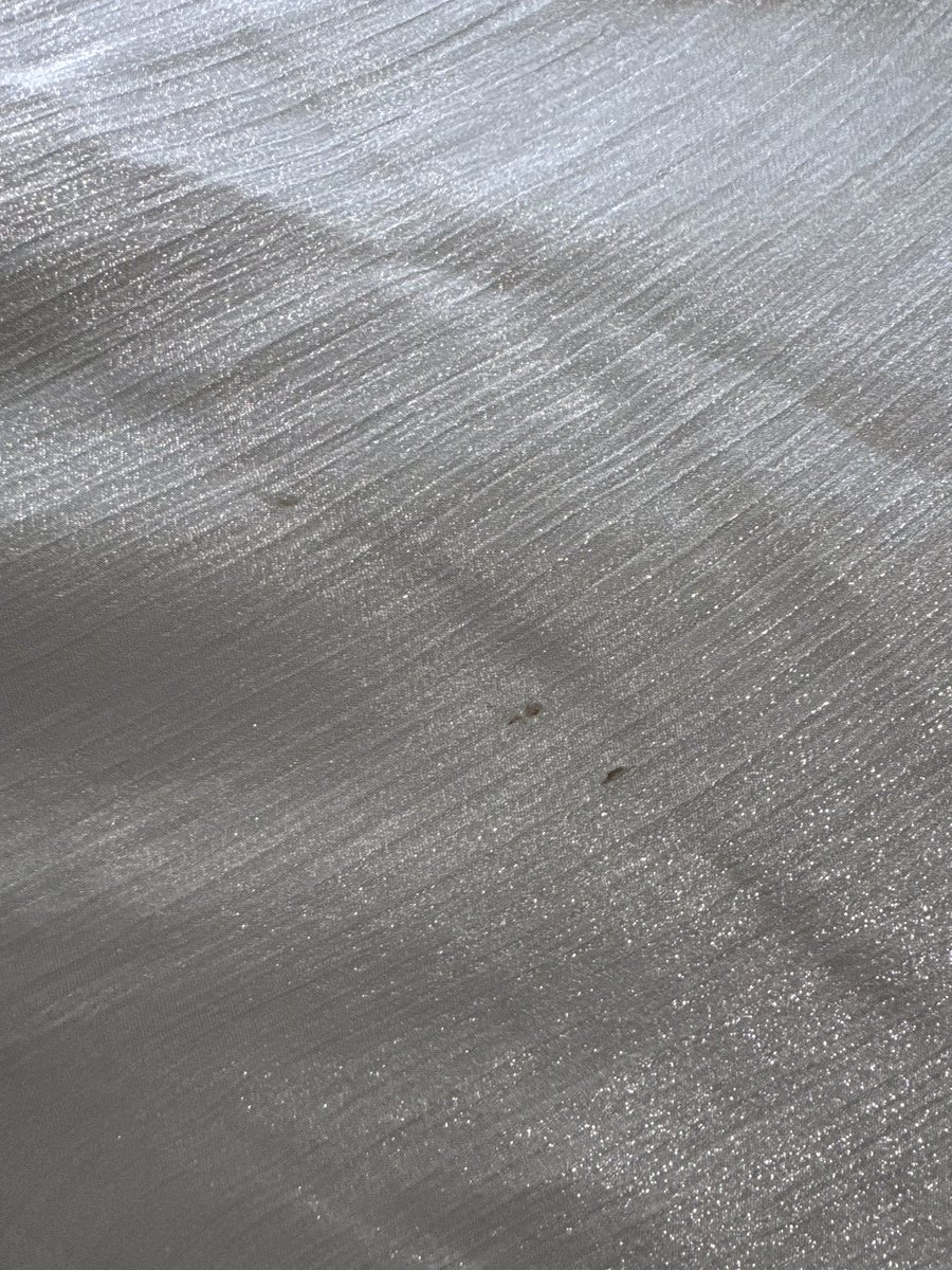 hreads00's tweet photo. Ordered an abaya for Eid only for it to be worn and stained. The so called Muslim company refuses to refund me for it. I’m so disappointed https://t.co/9CAmWESGmo