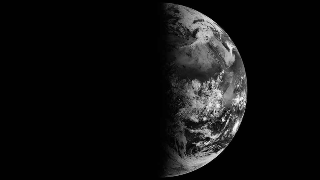 La primavera ha llegado al hemisferio norte. 🌸 
Mientras, en el hemisferio sur, empieza el otoño. 🍂 

Hoy, el Sol pasa directamente sobre el ecuador, aportando cantidades casi iguales de día y noche en todo el planeta.