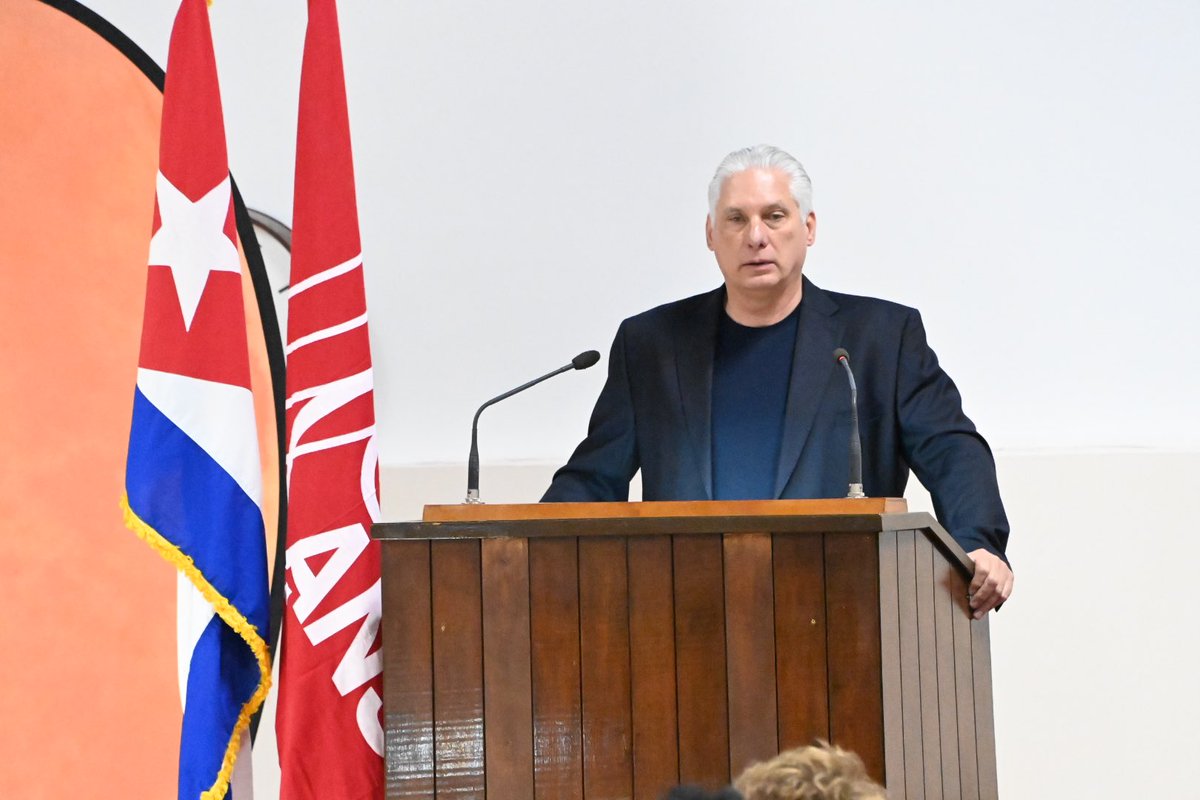 Asistí a la clausura de la Asamblea General de <a href="/NacionalAnsoc/">Asociación Nacional de Sordos de Cuba (ANSOC)</a> con la presencia de <a href="/DiazCanelB/">Miguel Díaz-Canel Bermúdez</a> y varios ministros. La #ANSOC entregó a <a href="/Minjus_Cuba/">Ministerio de Justicia de la República de Cuba</a> la "Mano de Cristal", su máximo reconocimiento, que nos compromete más al cumplimiento de nuestro deber. <a href="/MTSS_CUBA/">MTSS CUBA</a> @MartaEFeito