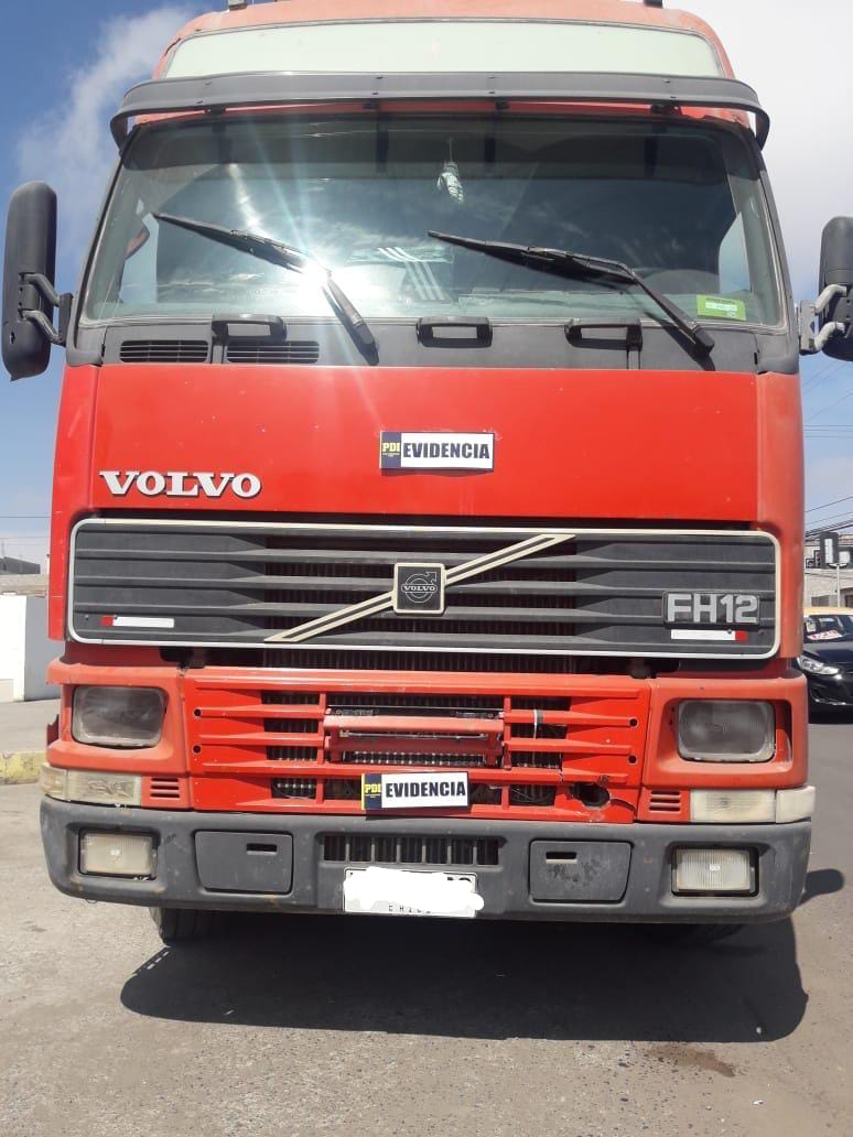 PDI_Tarapaca's tweet photo. Detectives de la Región Policial de #Tarapacá, detuvieron ayer a un sujeto chileno que se encontraba prófugo de la justicia desde el año 2019 por su responsabilidad en un delito de robo con violencia ocurrido en marzo del 2019 en la comuna de #AltoHospicio 
#PDI https://t.co/5xtPUdOSuy