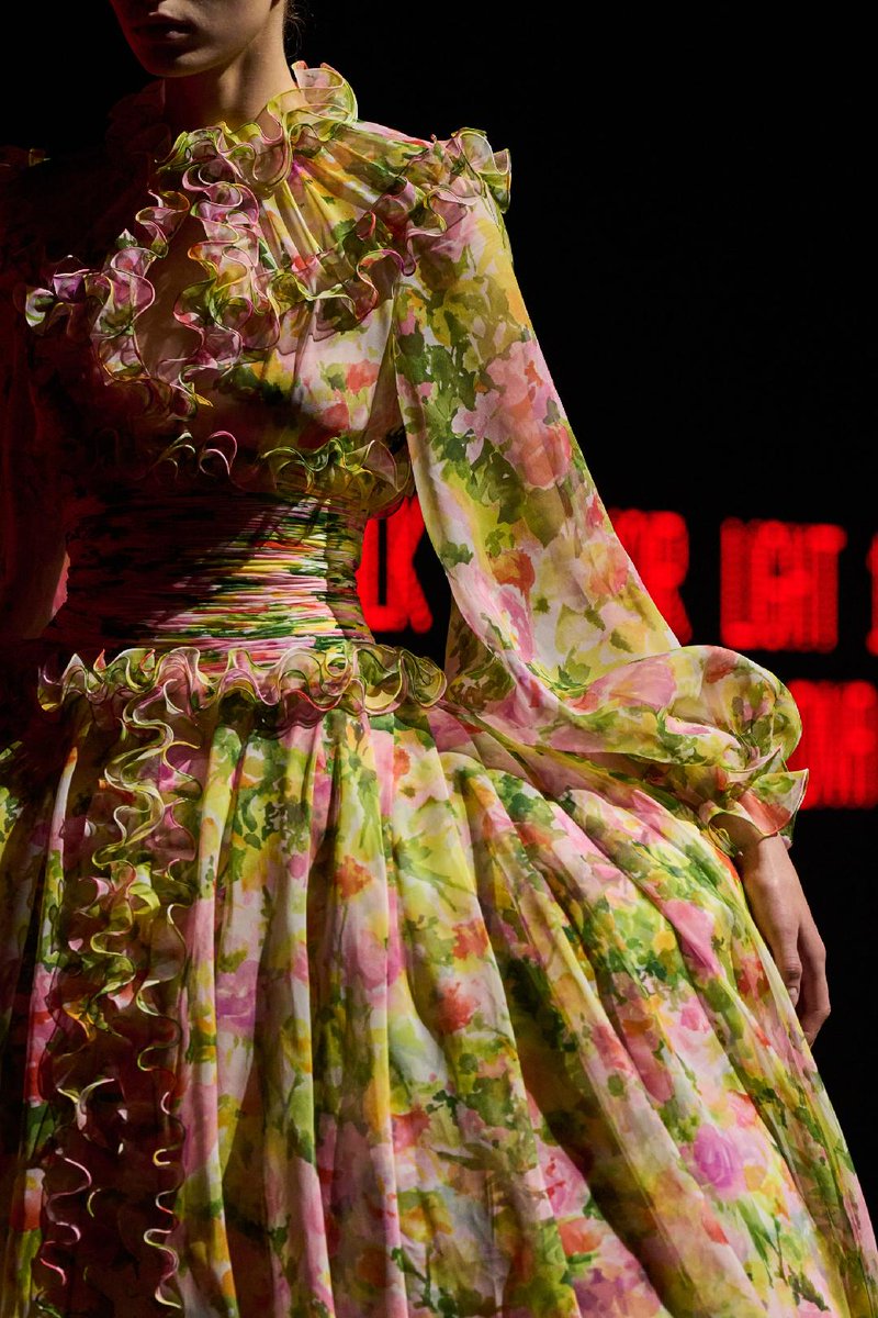 SEASONS - Spring!.

Valentino Spring 2025 Couture Collection. 
#seasons #spring #collections #fashion #valentino

thecostumemagazine.com