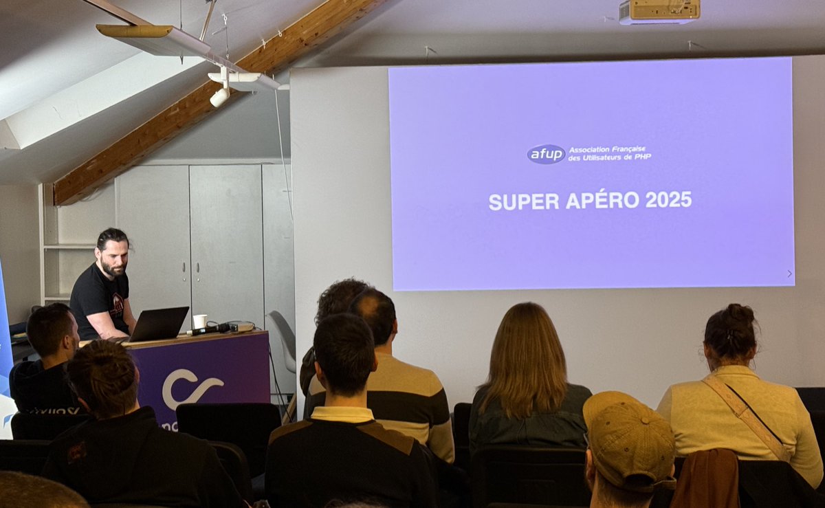 HugoAlliaume's tweet image. Le Super Apéro PHP de l’@AFUP_lyon dans les locaux de @WanadevDigital vont commencer 🙌
