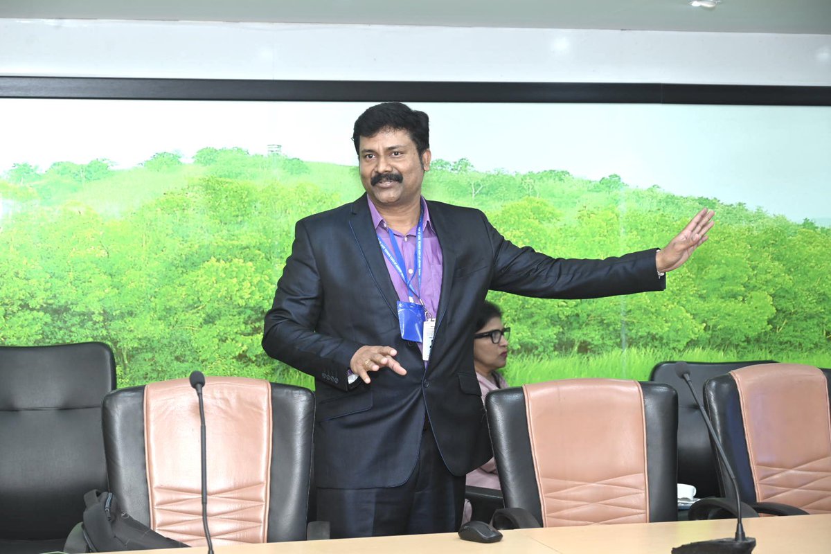 DrRHarikumar1's tweet photo. INCOIS signed an MOU with NPCIL, a Govt of India Enterprise of DAE at NPCIL, Mumbai for collaborations to execute a project on risk assessment o storm surge &amp; tsunami and on  multi hazard early warning services for its Tarapur site.

During the event, I presented on the MOU. https://t.co/0plOgGAm19