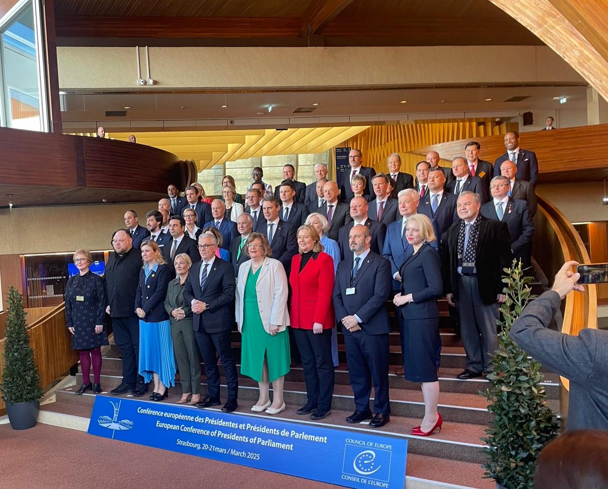 Belgium at the CoE (@belincoe) on Twitter photo Bienvenue <a href="/vincentblondel/">Vincent Blondel</a>, Président du Sénat, qui représente la Belgique à la Conférence européenne des Présidents de Parlements ces jeudi et vendredi.
Ils y débattent de sauvegarder la #démocratie et de garantir la #libertédexpression en ces temps incertains et polarisés. Bienvenue <a href="/vincentblondel/">Vincent Blondel</a>, Président du Sénat, qui représente la Belgique à la Conférence européenne des Présidents de Parlements ces jeudi et vendredi.
Ils y débattent de sauvegarder la #démocratie et de garantir la #libertédexpression en ces temps incertains et polarisés.