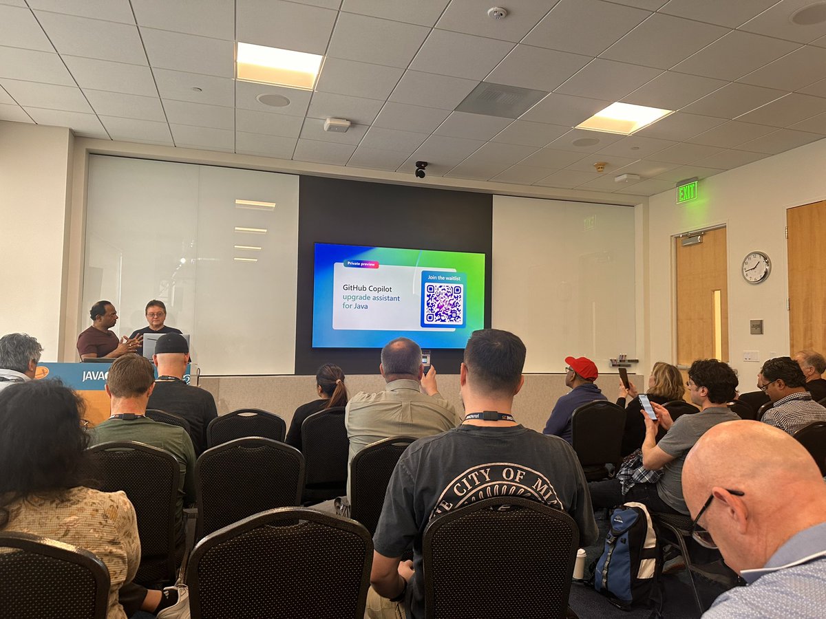 ger_fullstack's tweet image. @mkheck and Asir Selvasingh at #JavaOne2025 with an insightful presentation about #RAG and #SpringAi - I enjoyed it a lot, so did the audience!