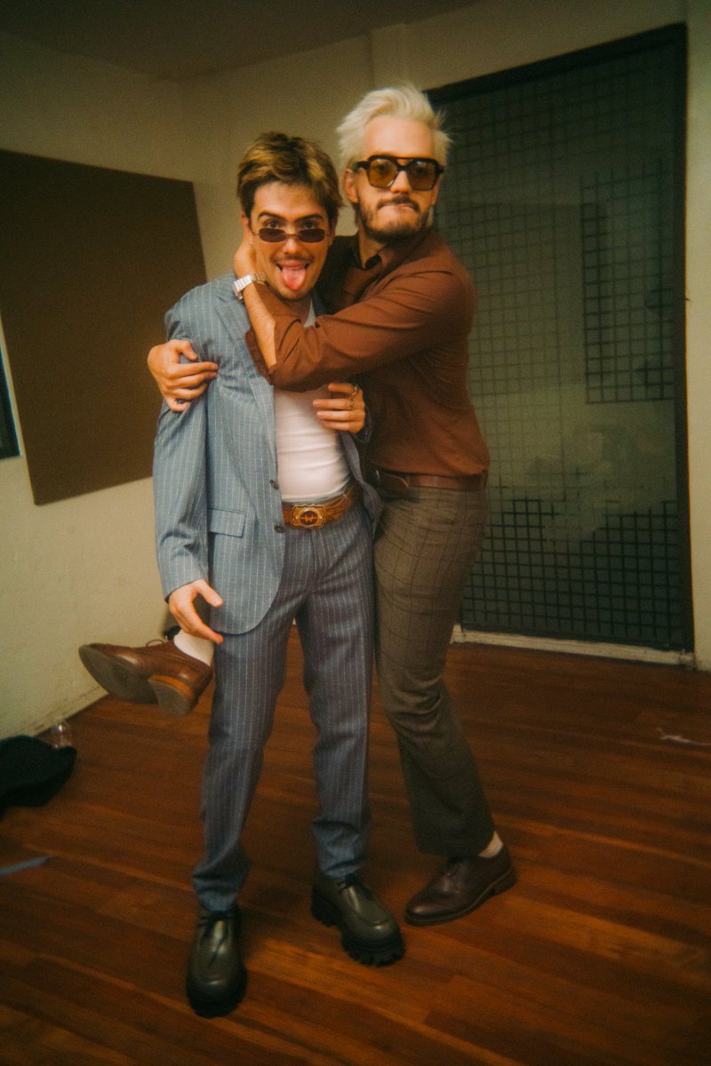 fandelolindo's tweet image. Que nos falte todo menos las fotos de Martín y Villamil ✨🫶🏻