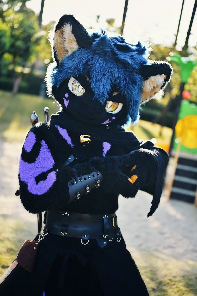 #FursuitFriday 
給你一顆黑色的煤煤心🖤
📷<a href="/aaaapoor3/">阿穷摄摄版</a>