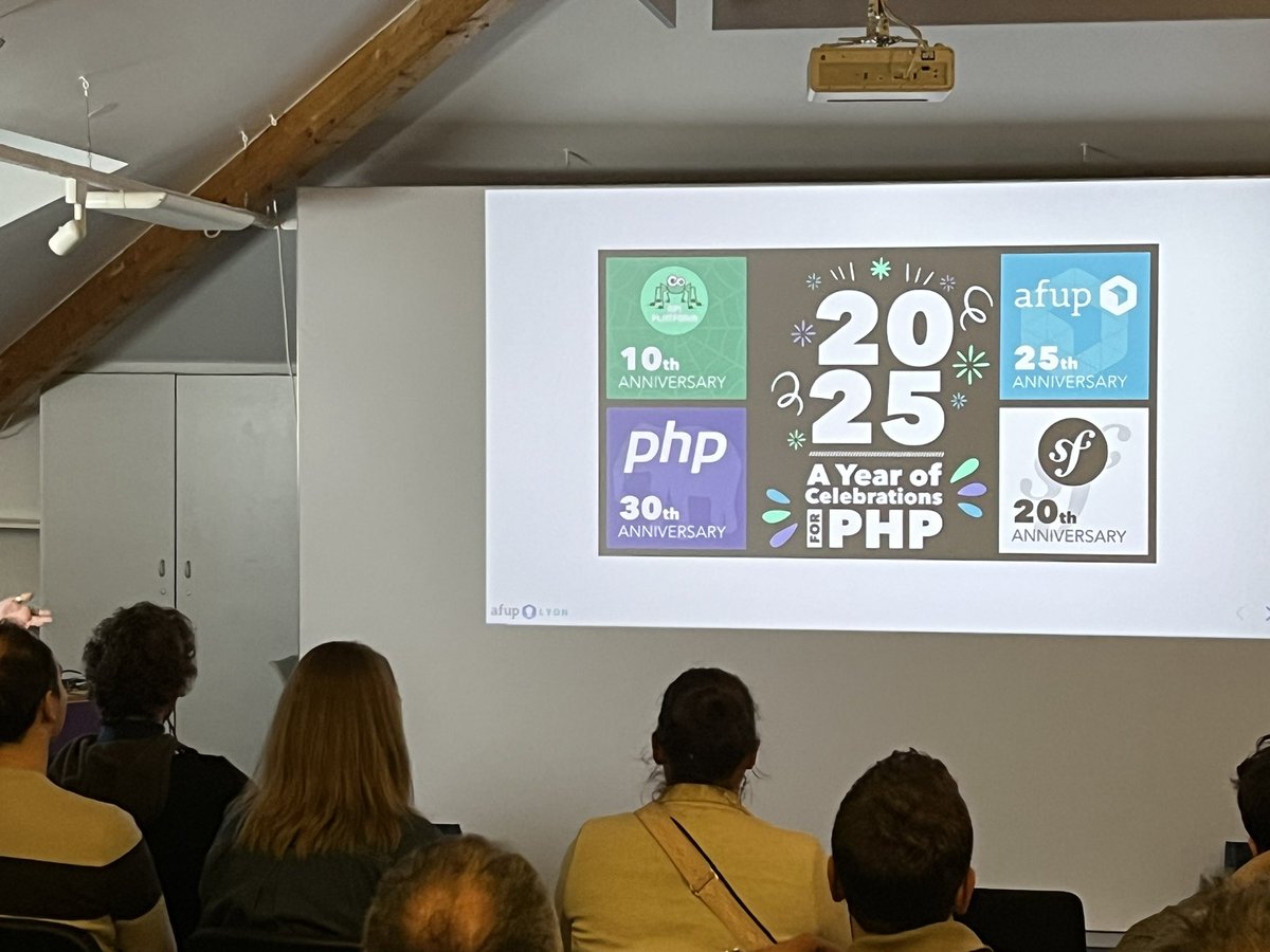 jlondiche's tweet image. Au Super Apéro PHP de l’@AFUP_lyon dans les locaux de @WanadevDigital !