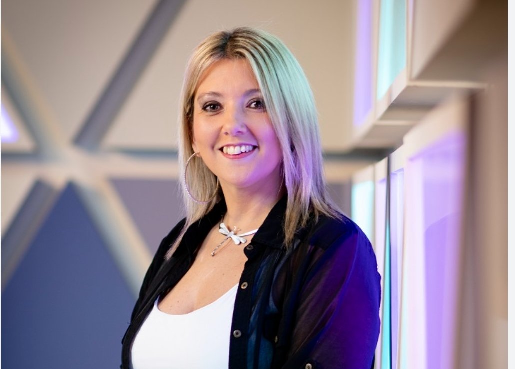 Valeria Ripoll no tiene ninguna formación en nada, sin embargo es uno de los nombres que manejan los blancos para ocupar uno de los 40 cargos que pidieron. Para eso los quieren, para acomodar a los inútiles que quedaron afuera del parlamento porque no los votó nadie.