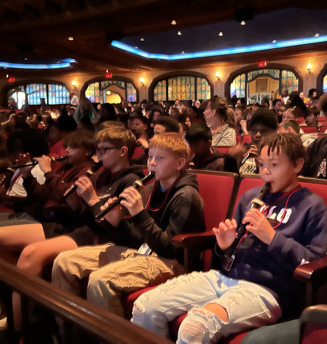📢🎶 Woodridge 5th graders had an amazing time at The Orchestra Swings at the Akron Civic! They listened to the Akron Symphony, jammed with the University of Akron Jazz Ensemble, and even played, sang, and danced along. What a fantastic way to experience music!