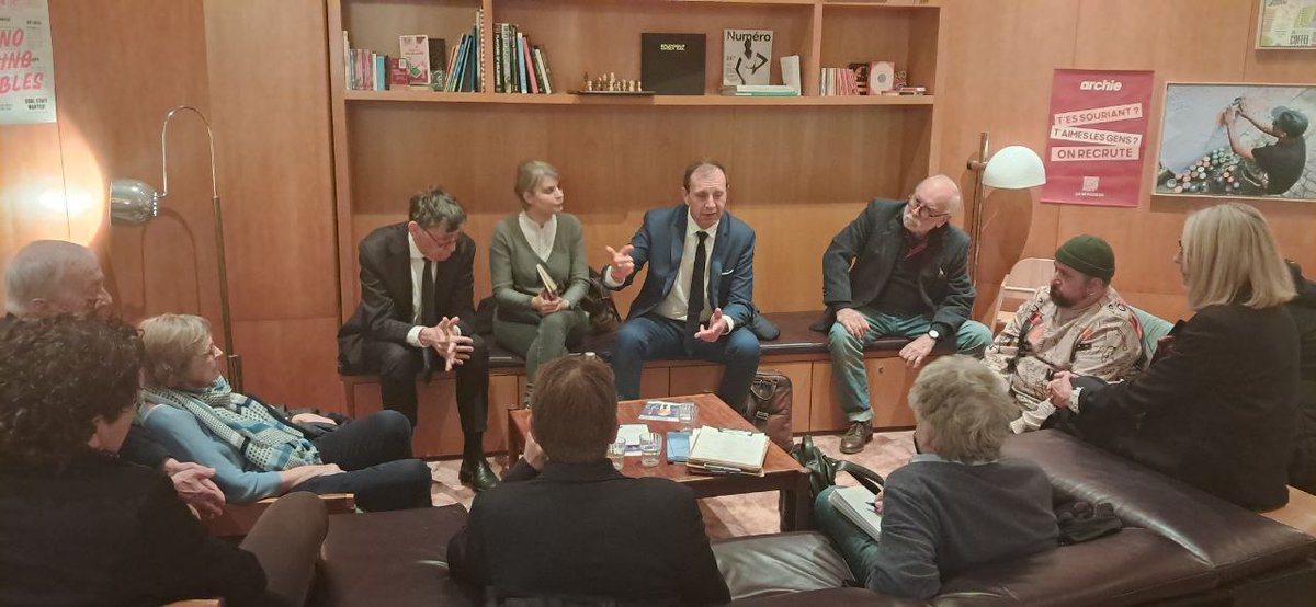 HorizonsBLR's tweet photo. Échanges et débats intéressants avec le député @FJolivet36 venu à Bourg-la-Reine parler du #logement.
Sujet important, 1 des principales préoccupations des Franciliens.
Rejoignez-nous :
https://t.co/cdTt7oeO2u https://t.co/ywe77eDN3D