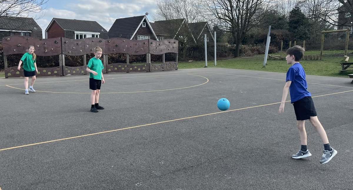 C4HighpriMrsW's tweet photo. A lovely afternoon in the sunshine with lots of play, planning and action! #HighfieldsPE https://t.co/B37iP7fL0S