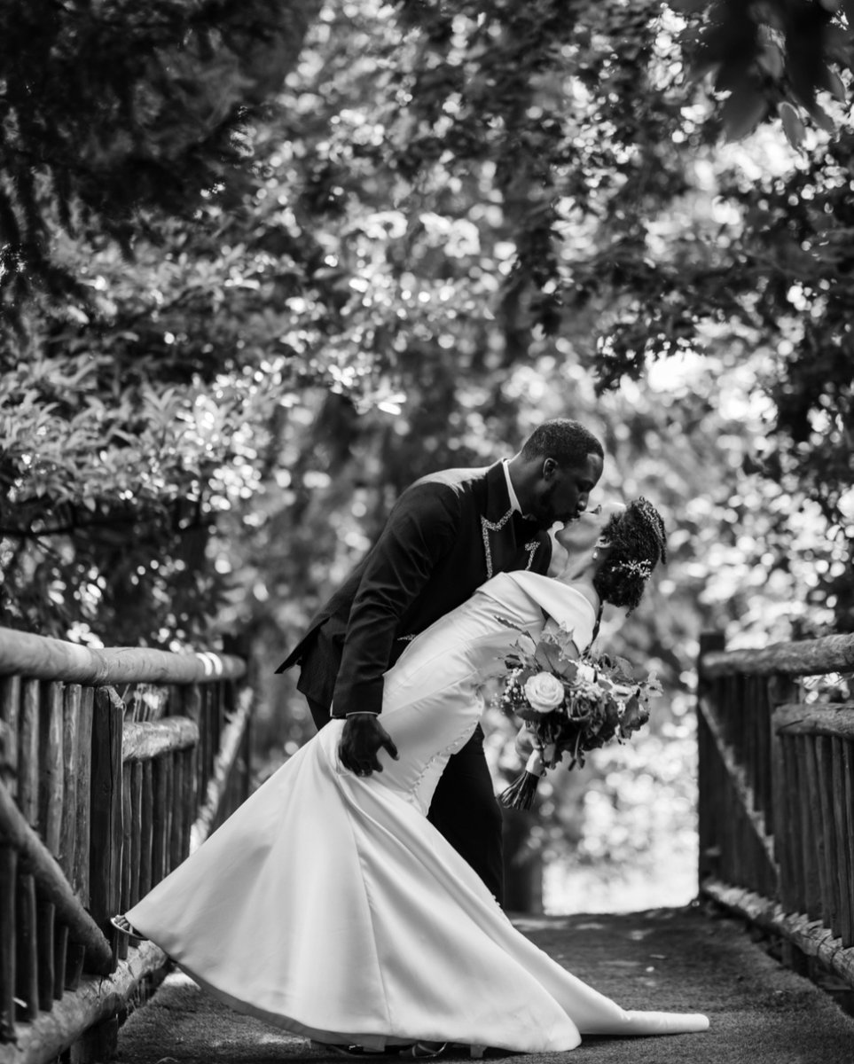 K&amp;D 💍🤍 

PHOTO @bigdayproductionsphotography

#manorbythelake #wedding #weddingvenue #cotswoldwedding #cotswoldweddingvenue #weddinginspiration #weddinginspo #weddingday