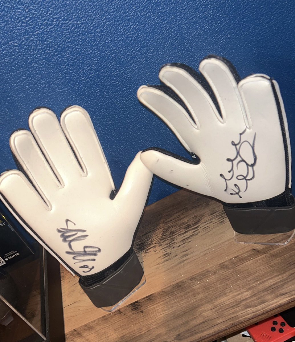 Klos &amp; Mcgreggor 🧤 

Thanks @RangersMem