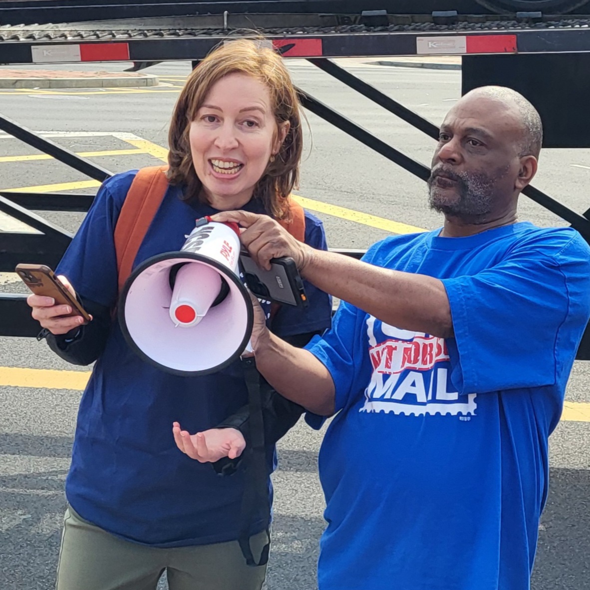 SarahDAnderson1's tweet image. got to join @APWUnational for one of many actions across the country today to save our public @USPS.  Porter McConnell of @A4FR gave a hair-raising speech about Wells Fargo&apos;s chilling plan to sell off USPS to for-profit corporations.