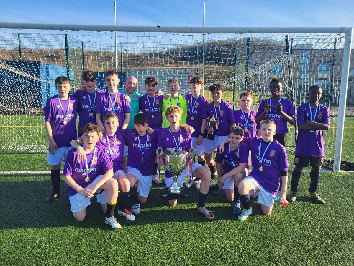 Year 8 doing champion things.. huge congrats to the lads and thanks for your graft <a href="/timicurtis/">Тim Curtis</a> and <a href="/LloydBirt/">Lloyd Birt</a> <a href="/CardiffWestCHS/">Cardiff West CHS</a> 
🎵 we are the champions… we are the champions 🎵