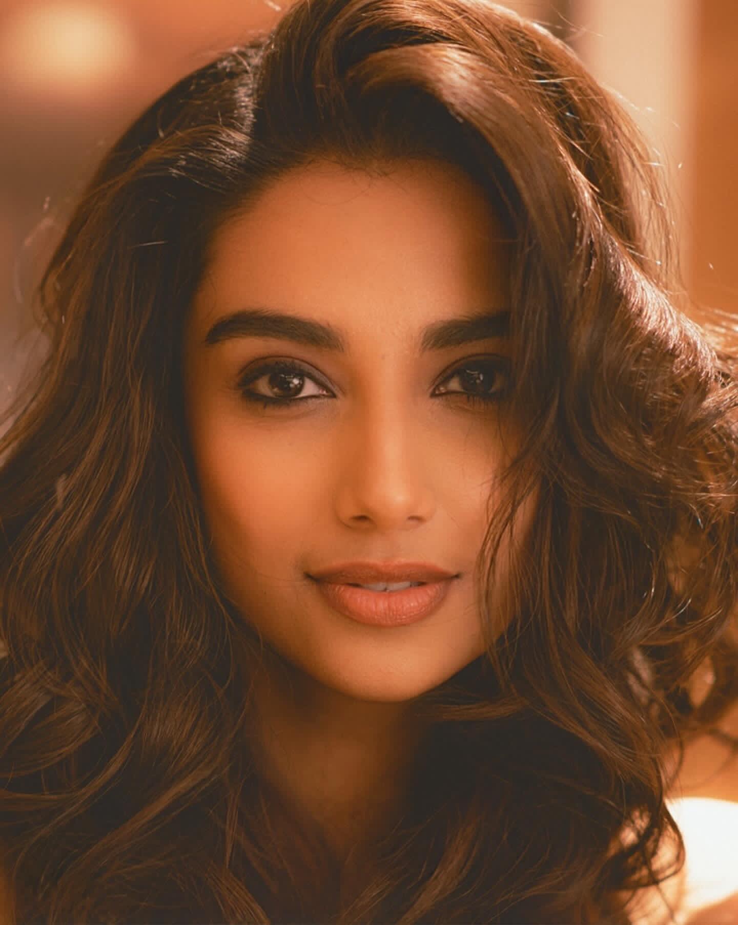 GmgQMLZaEAEpcgZ?format=jpg&name=large