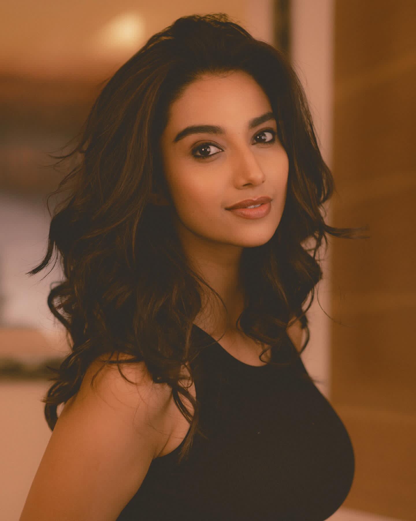 GmgQMWTaEAIXC_X?format=jpg&name=large